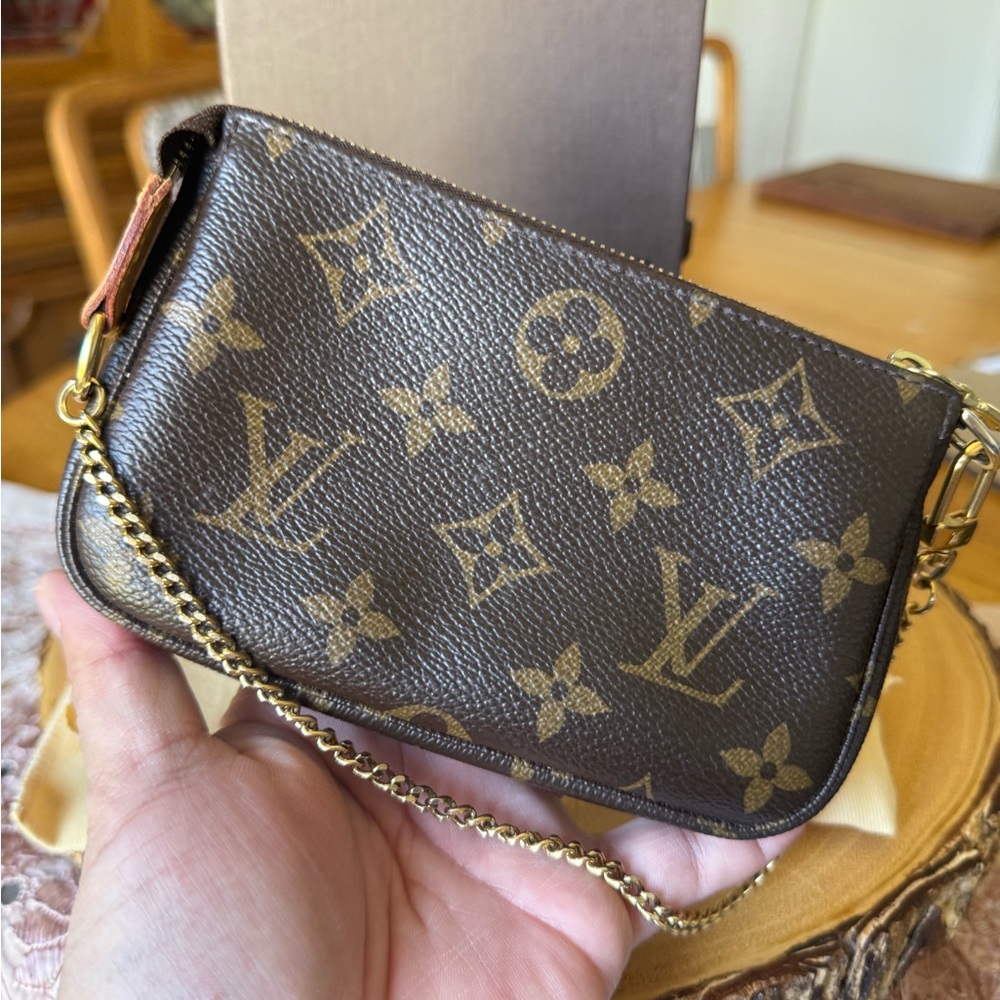 Louis Vuitton Mini Pochette